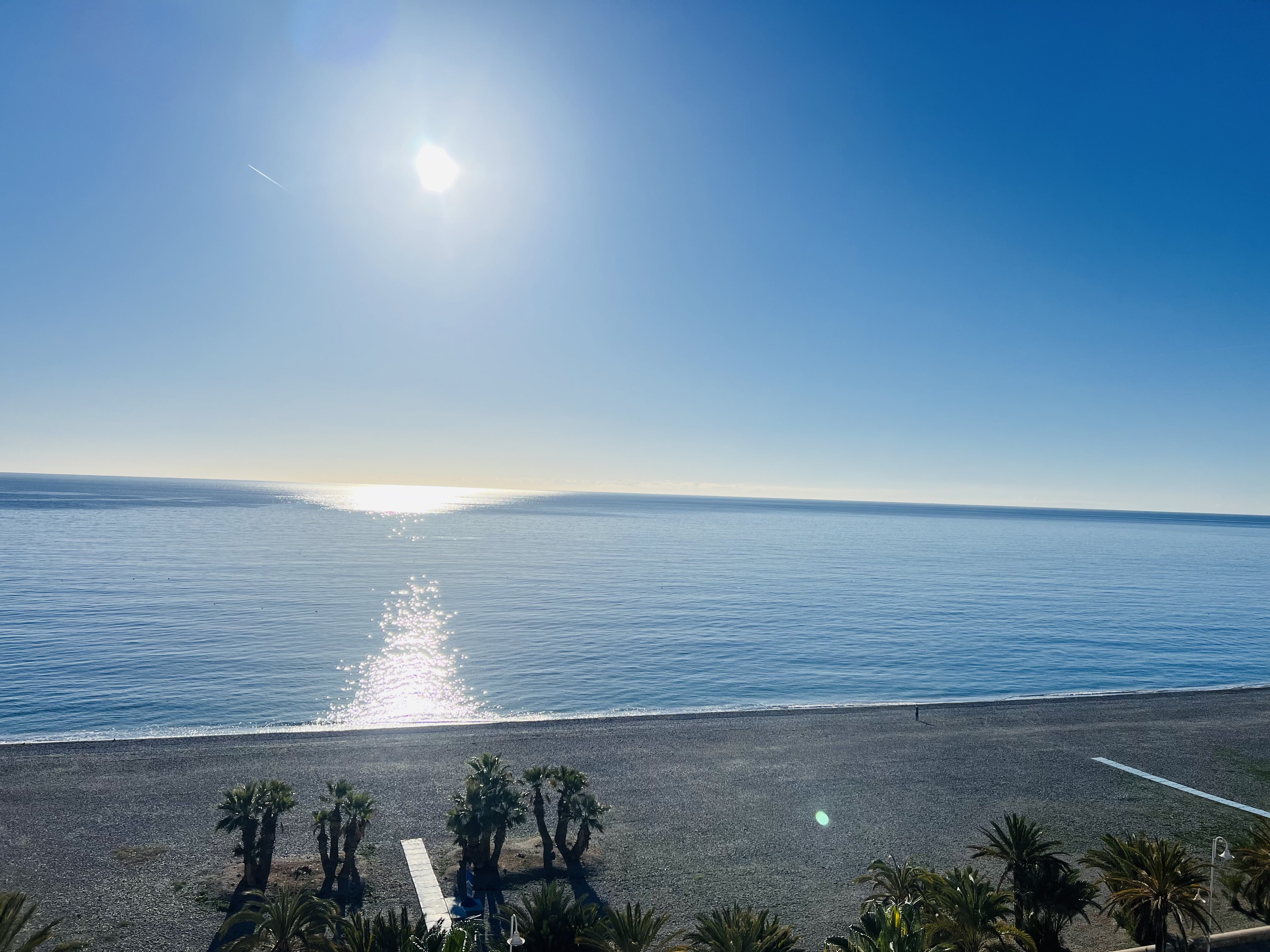 ATICO EN VENTA CON ESPECTACULAR TERRAZA CON VISTAS AL MAR. 