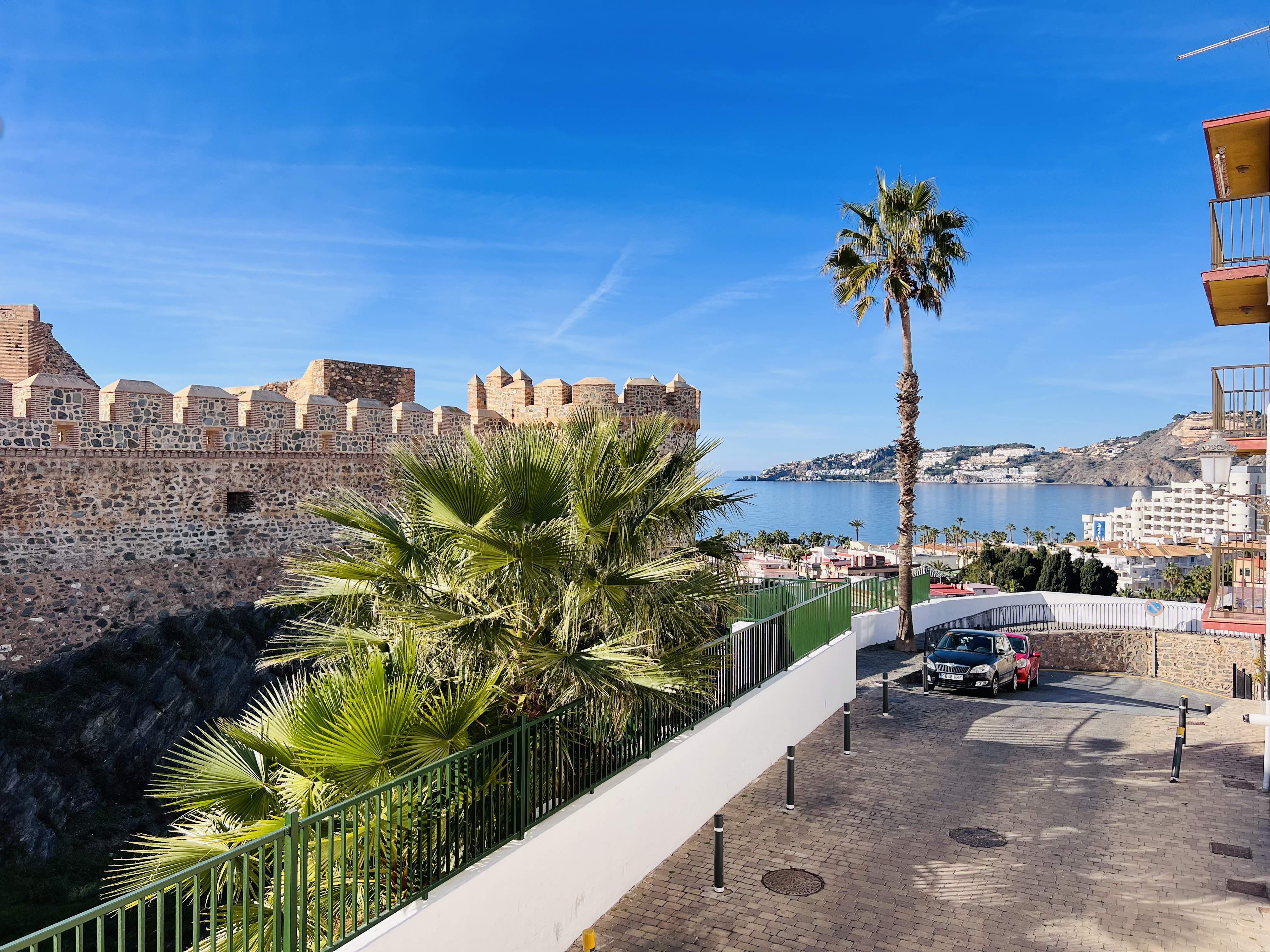 BONITA Y ACOGEDORA CASA DE PUEBLO CON VISTAS AL MAR