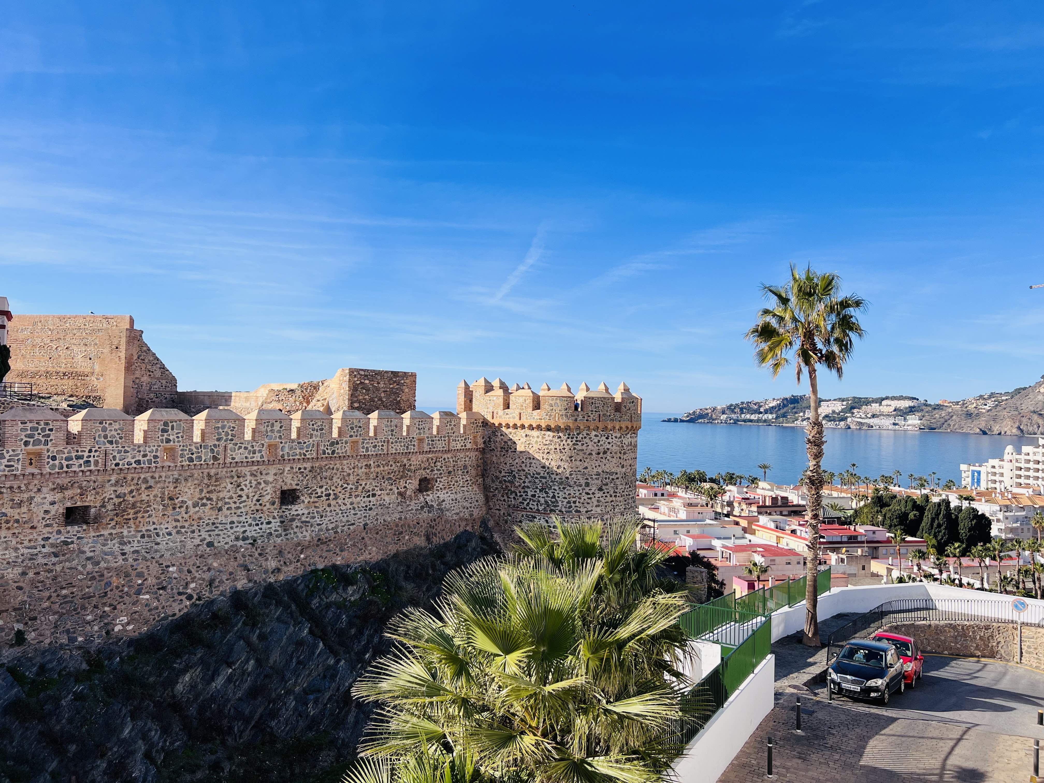 BONITA Y ACOGEDORA CASA DE PUEBLO CON VISTAS AL MAR