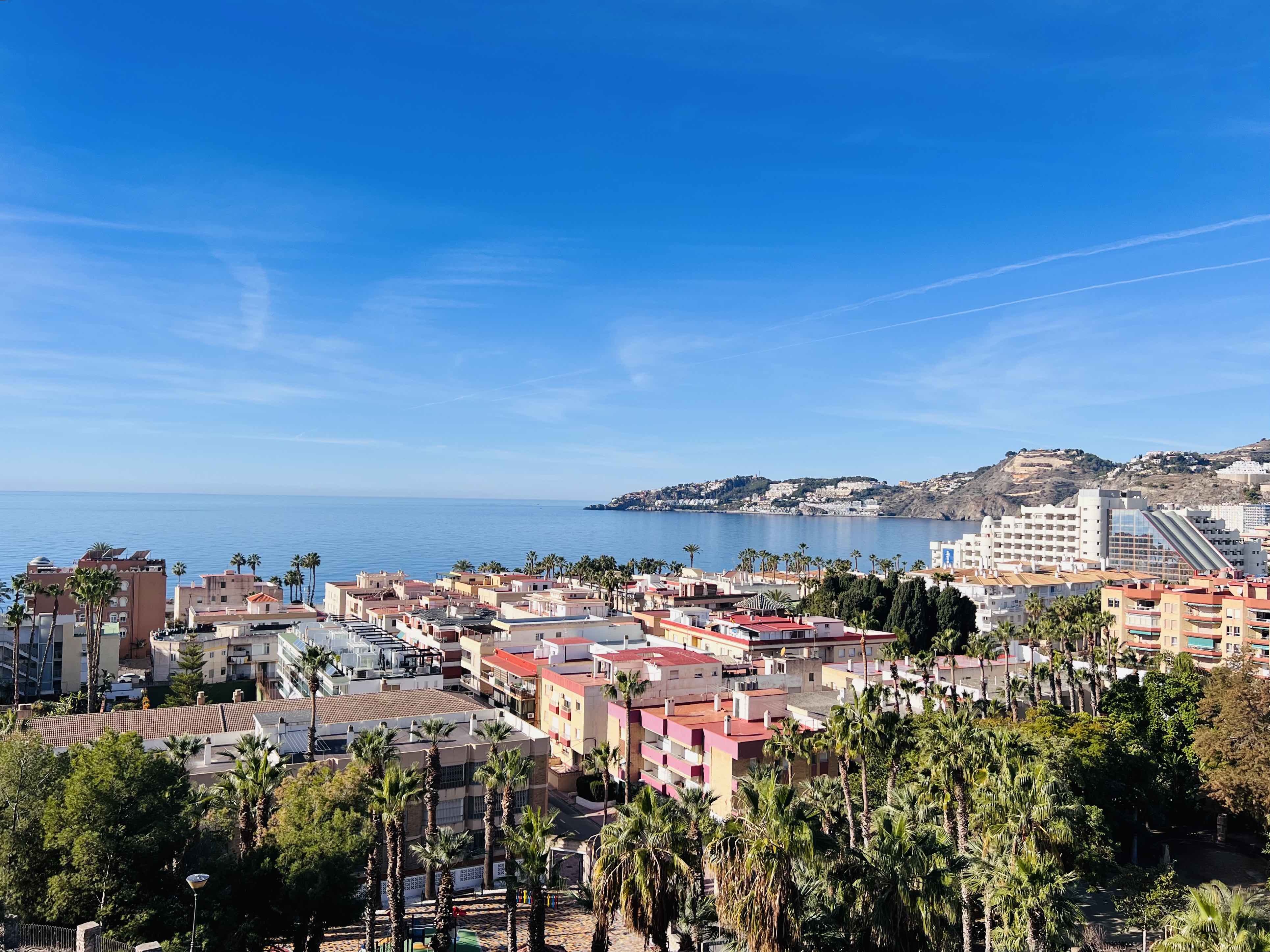 BONITA Y ACOGEDORA CASA DE PUEBLO CON VISTAS AL MAR