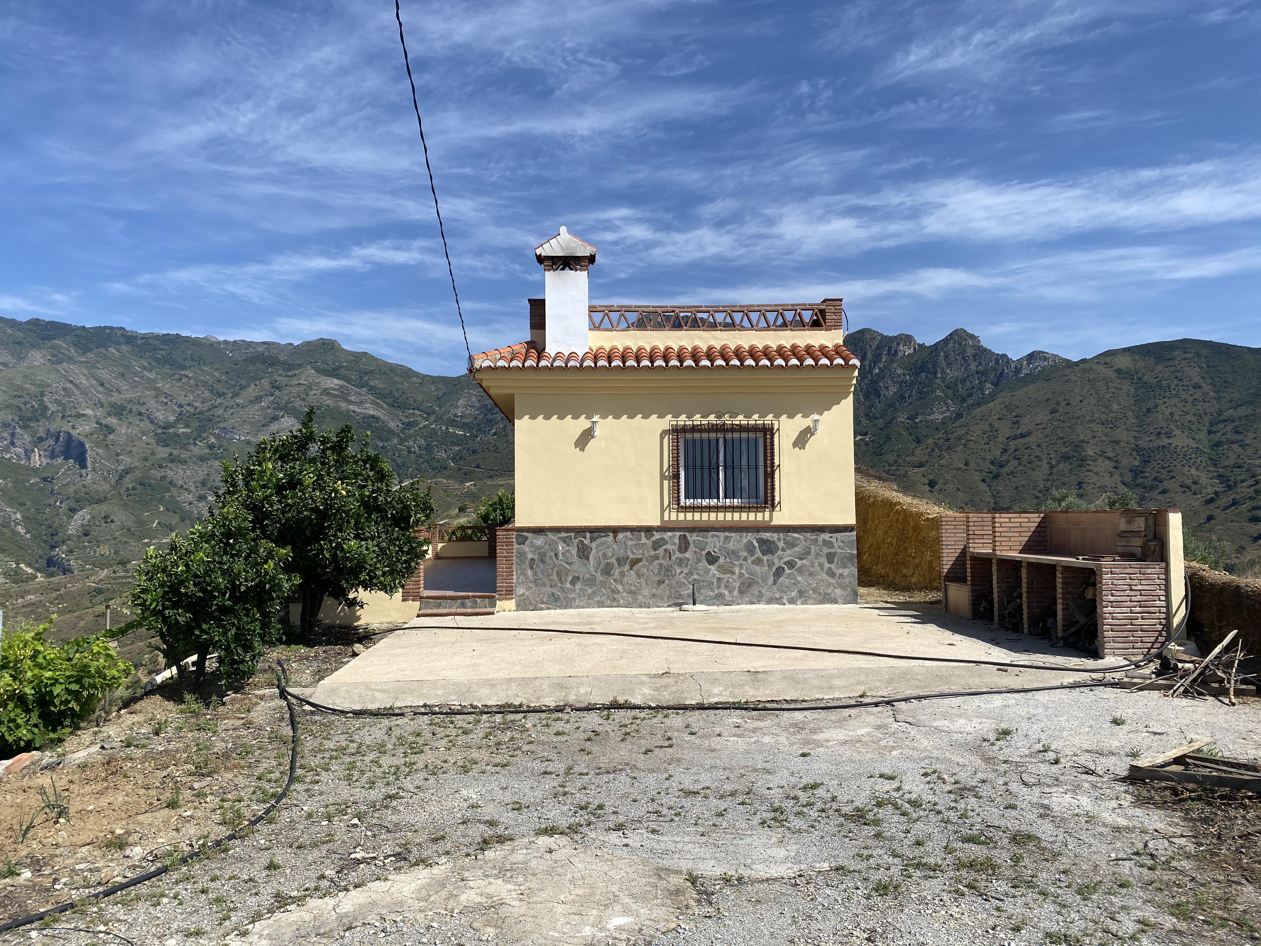 CASA DE CAMPO CON PARCELA DE TIERRA EN EL RESCATE