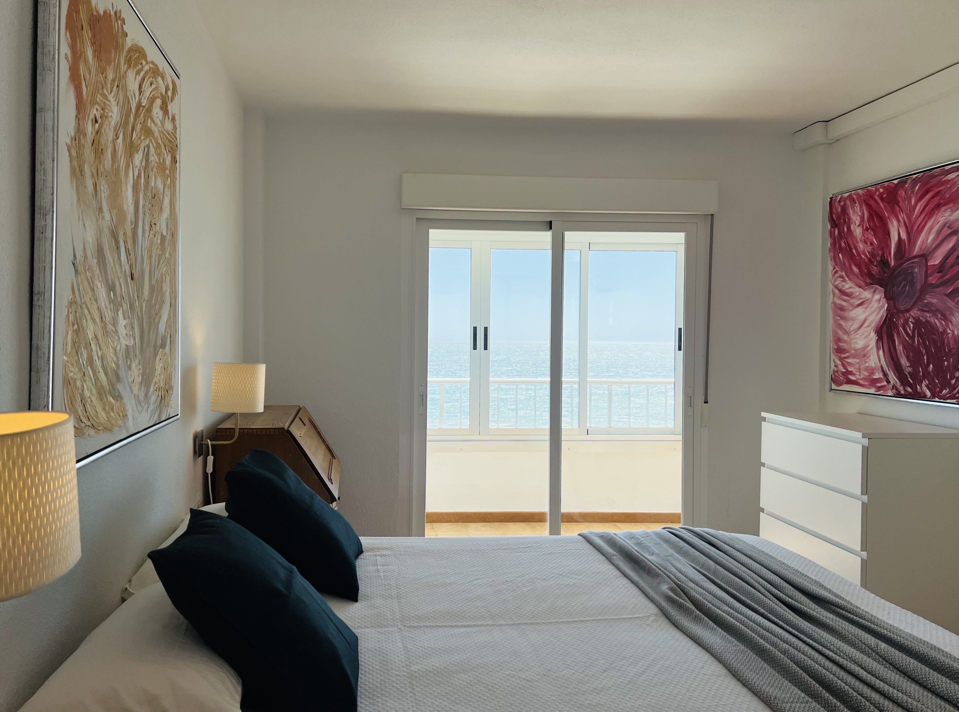 APARTAMENTO FRENTE AL MAR, PASEO REINA SOFA