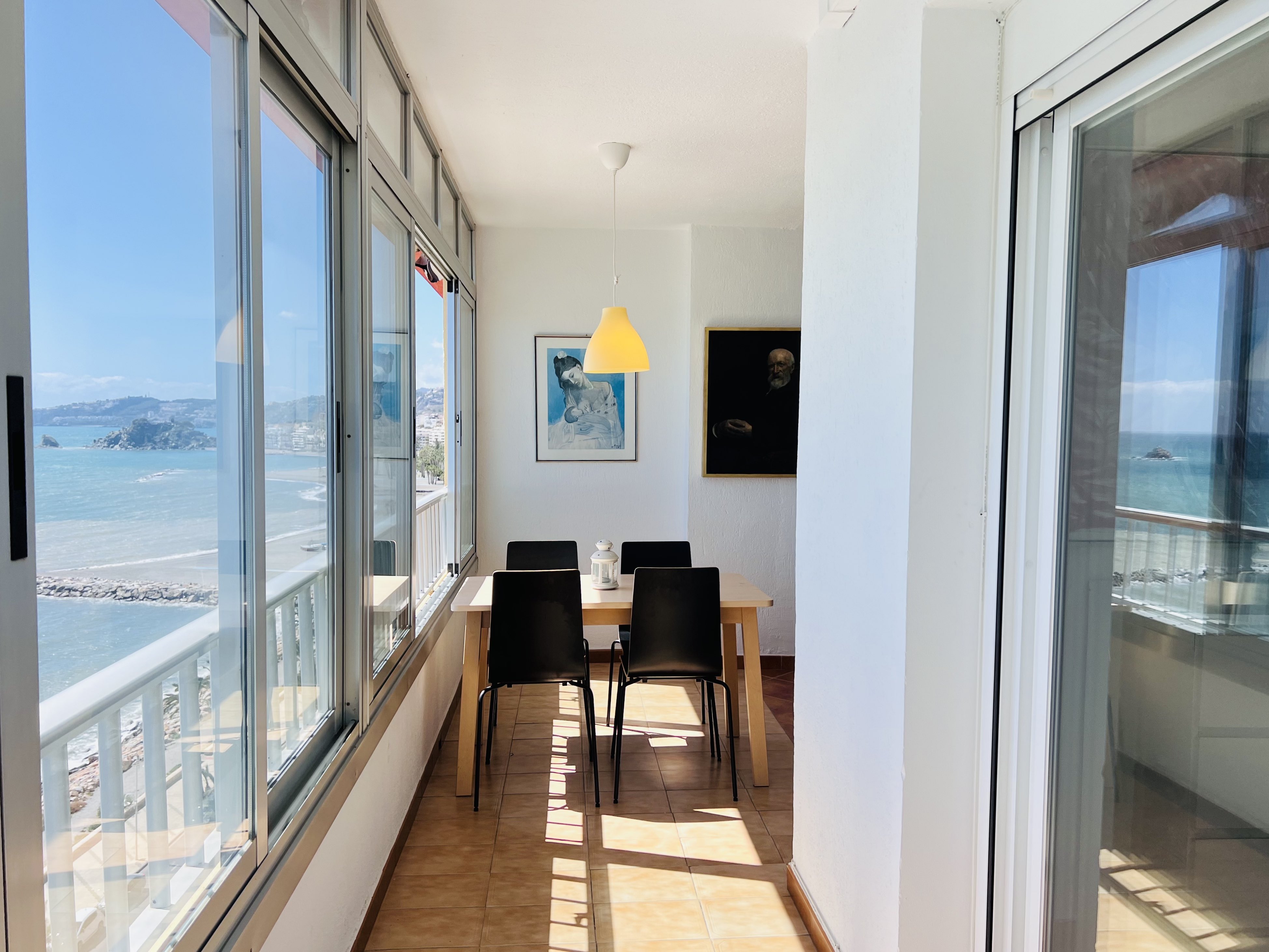 APARTAMENTO FRENTE AL MAR, PASEO REINA SOFA