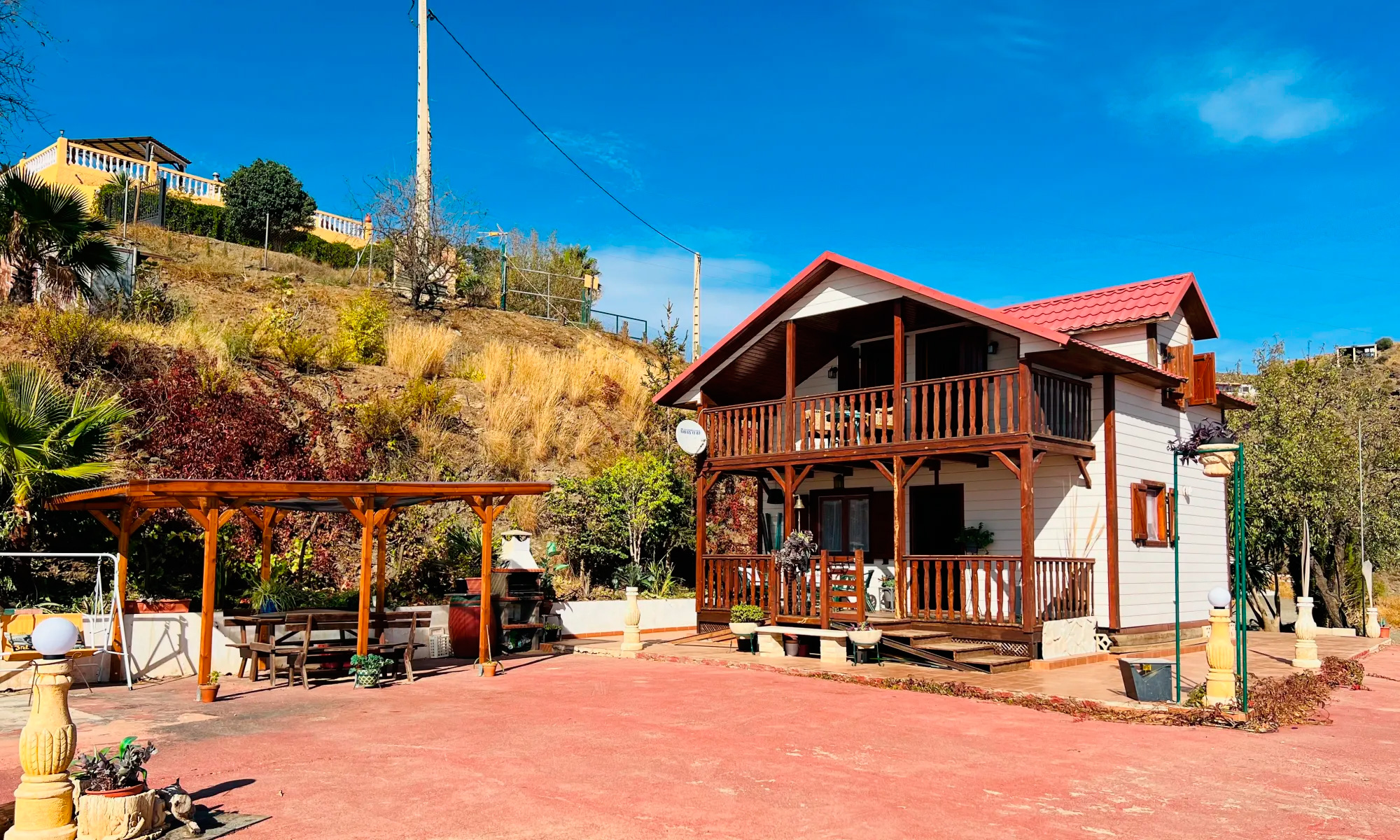 CASA DE MADERA CON PARCELA DE TIERRA EN LOMA DEL GATO