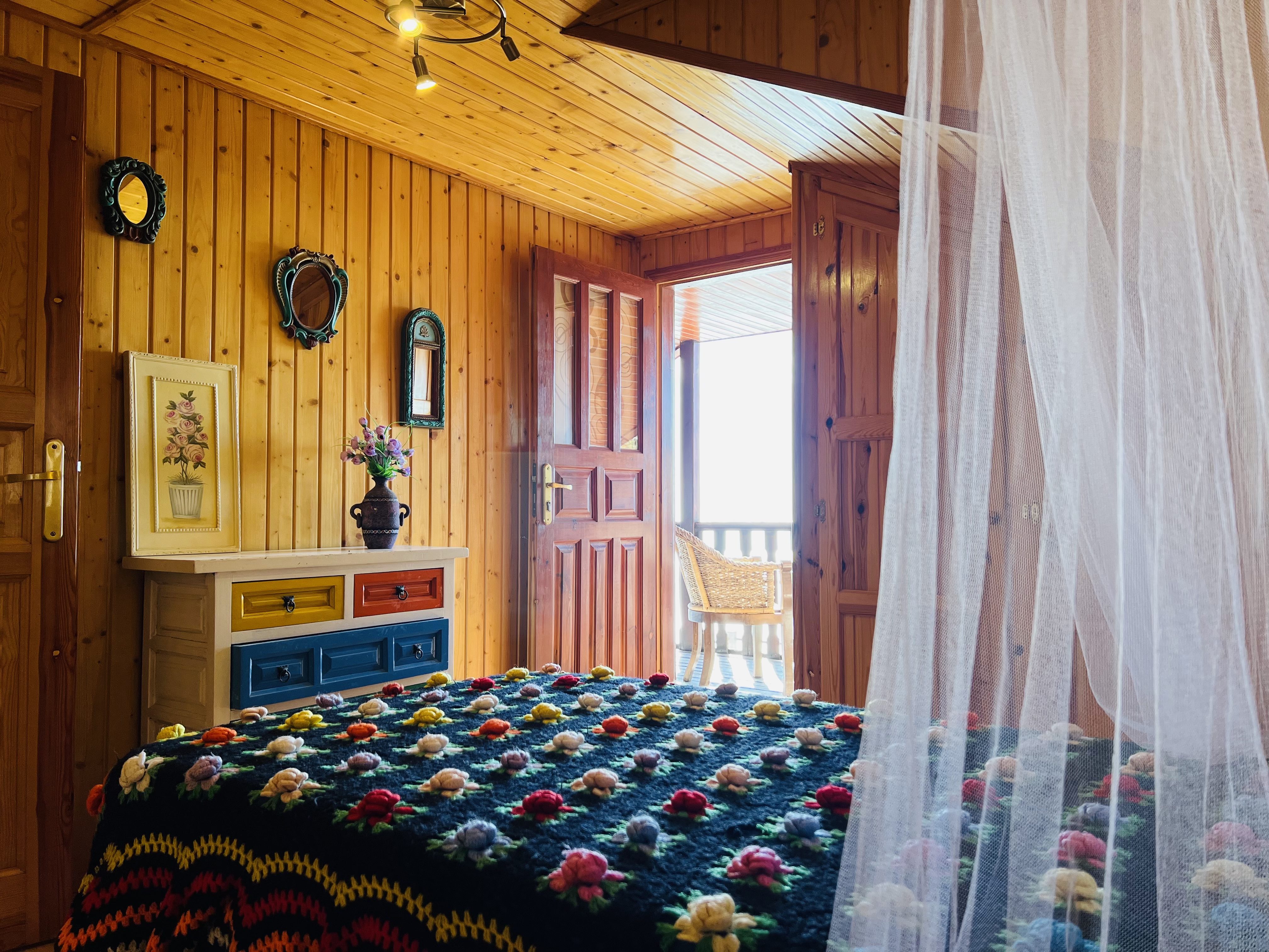 CASA DE MADERA CON PARCELA DE TIERRA EN LOMA DEL GATO