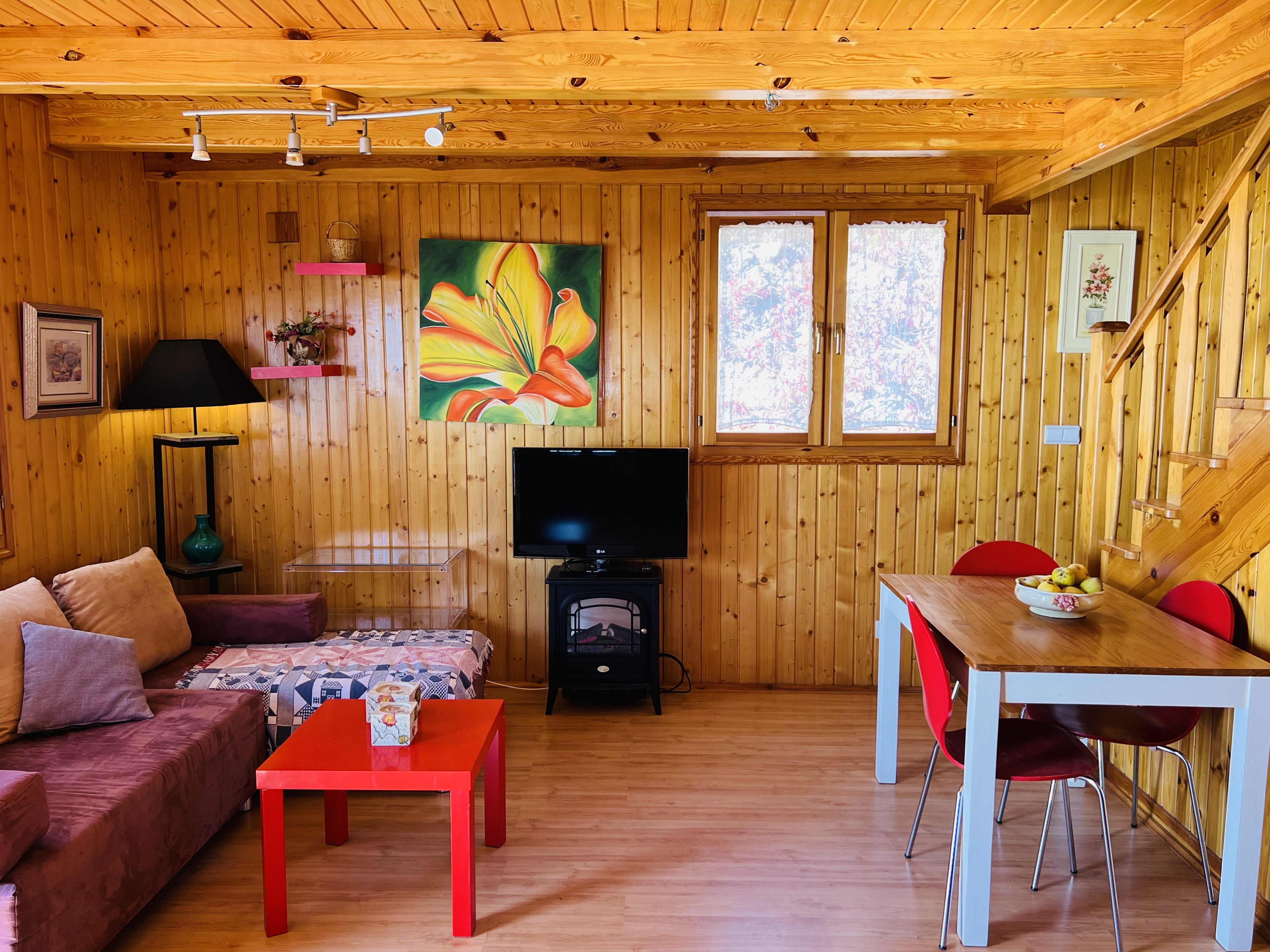 CASA DE MADERA CON PARCELA DE TIERRA EN LOMA DEL GATO