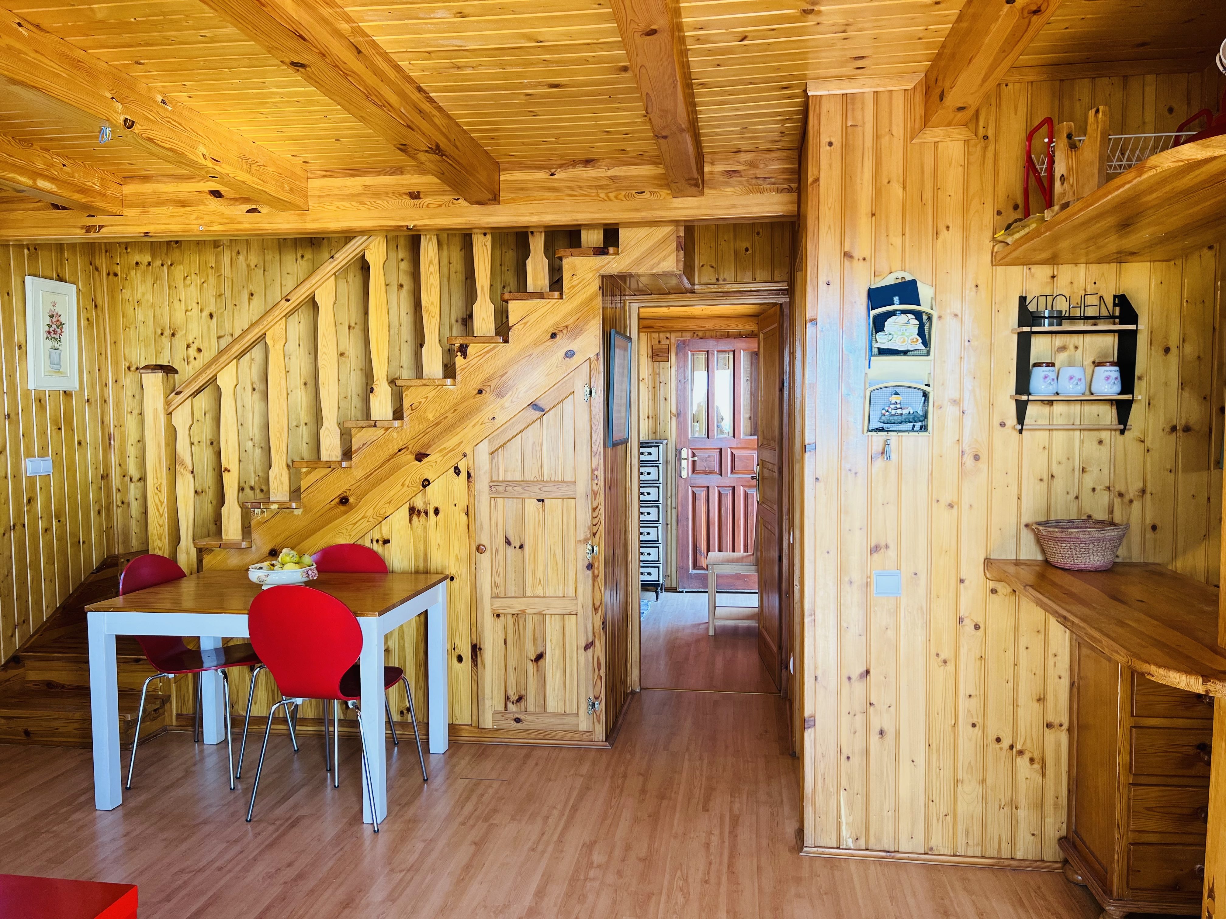 CASA DE MADERA CON PARCELA DE TIERRA EN LOMA DEL GATO