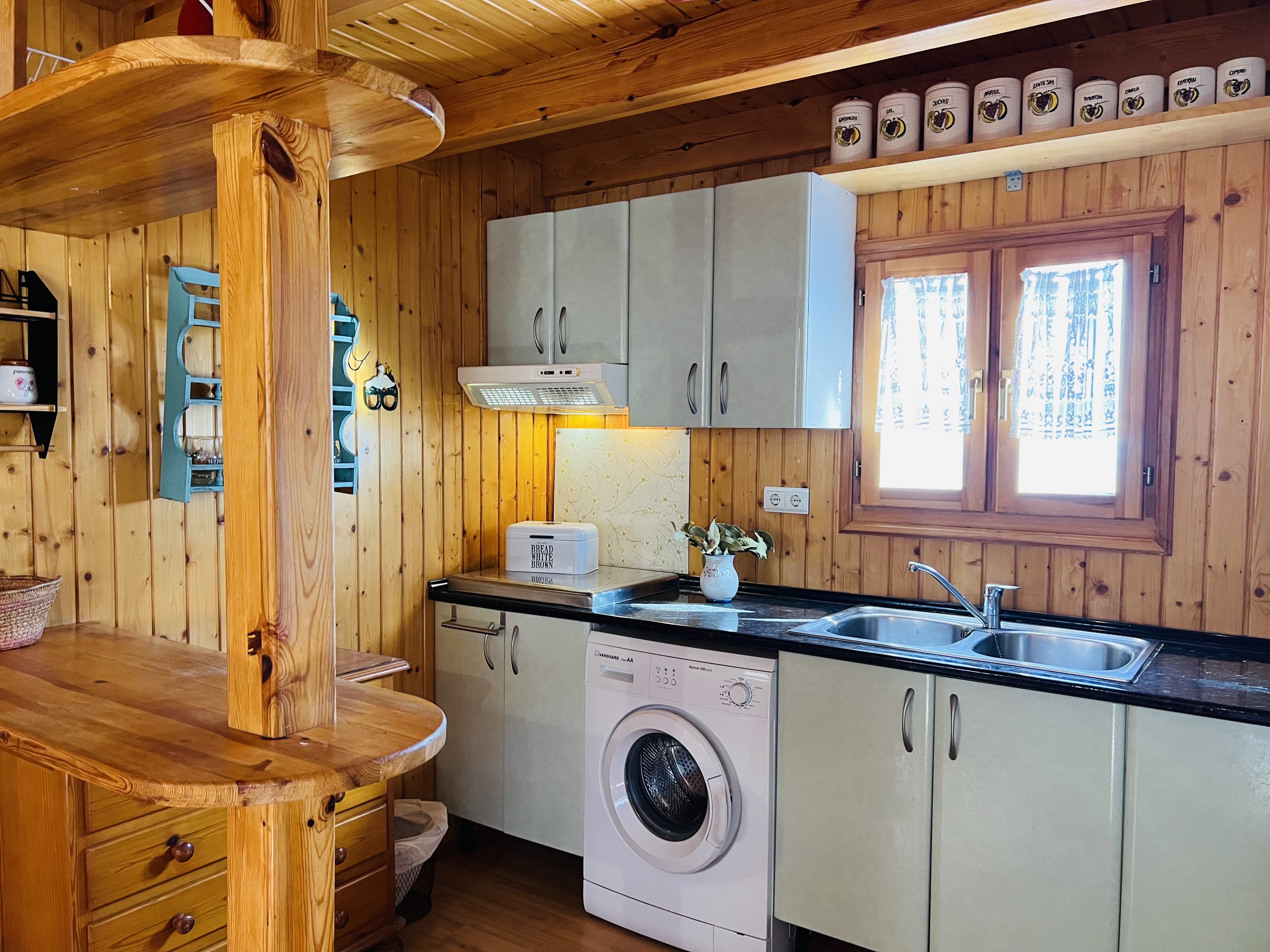 CASA DE MADERA CON PARCELA DE TIERRA EN LOMA DEL GATO