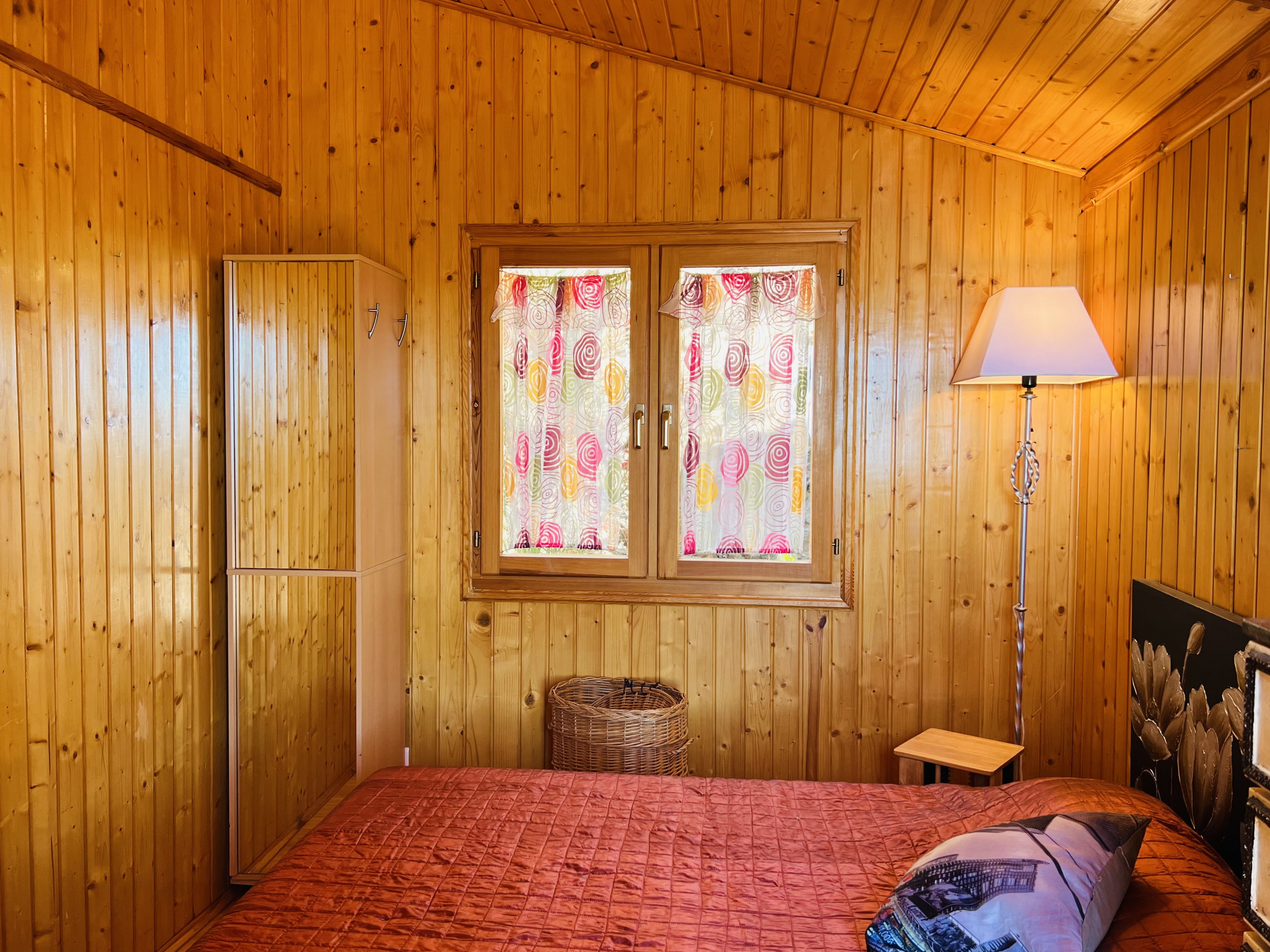 CASA DE MADERA CON PARCELA DE TIERRA EN LOMA DEL GATO