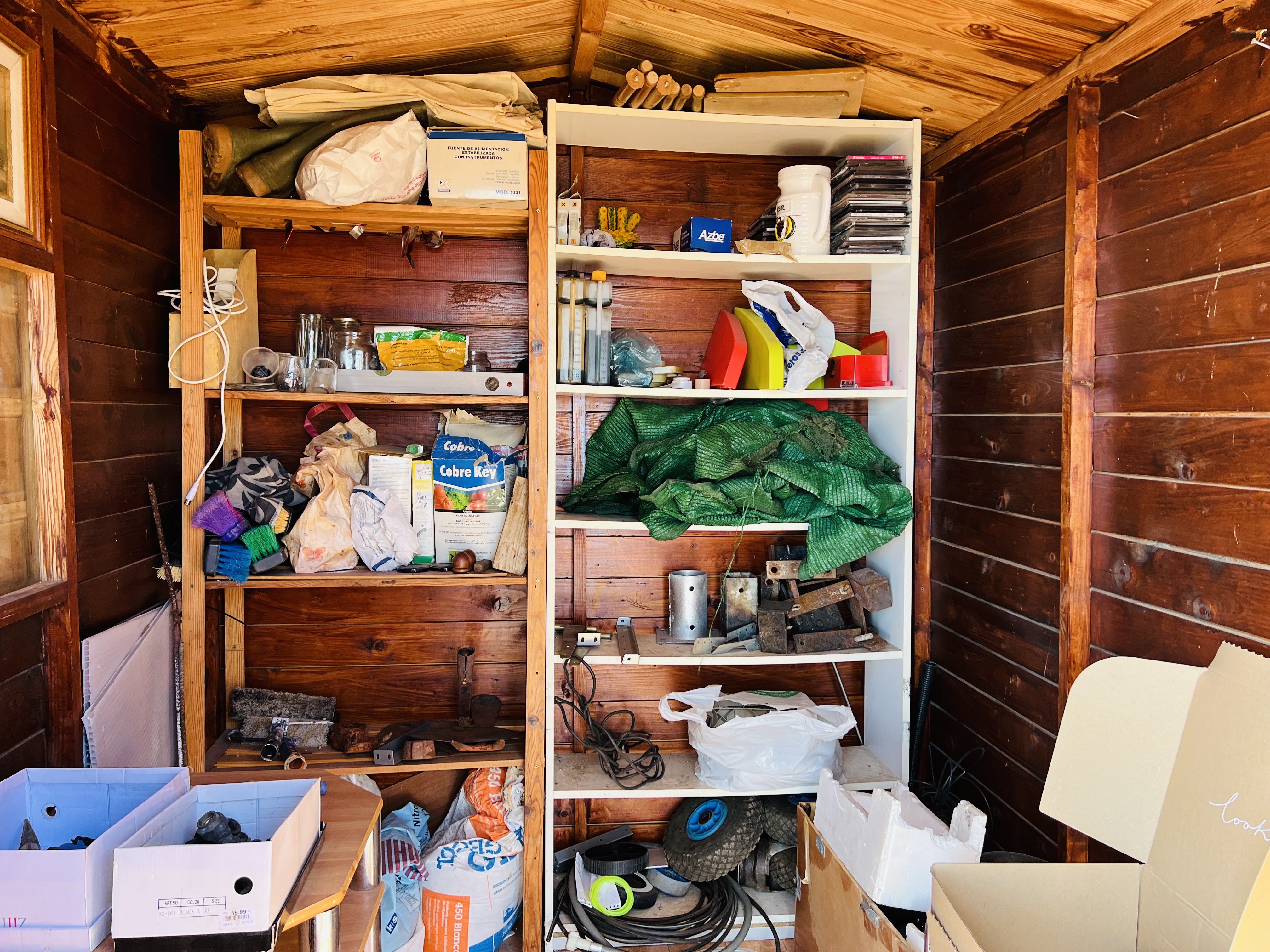 CASA DE MADERA CON PARCELA DE TIERRA EN LOMA DEL GATO